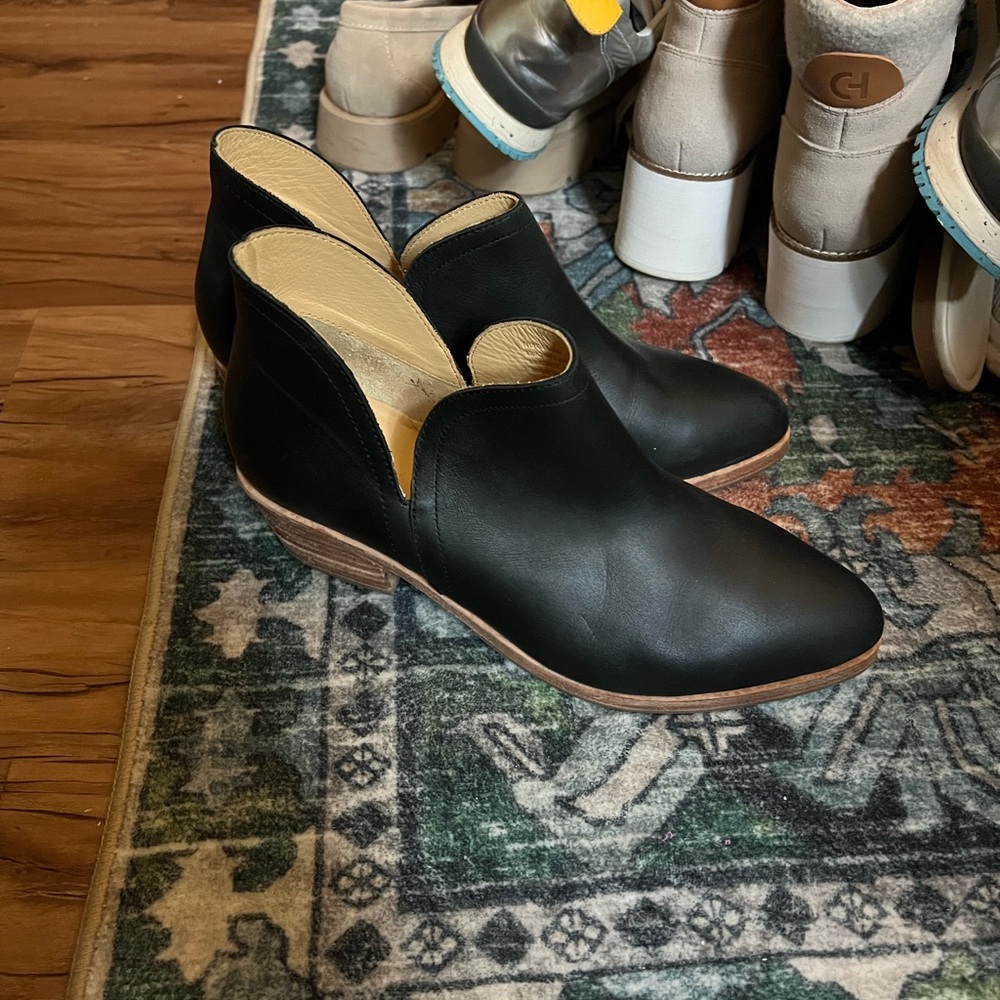 Nisolo Black Leather Ankle Booties
